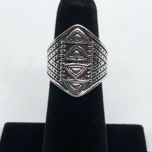 Women silver alloy ring.